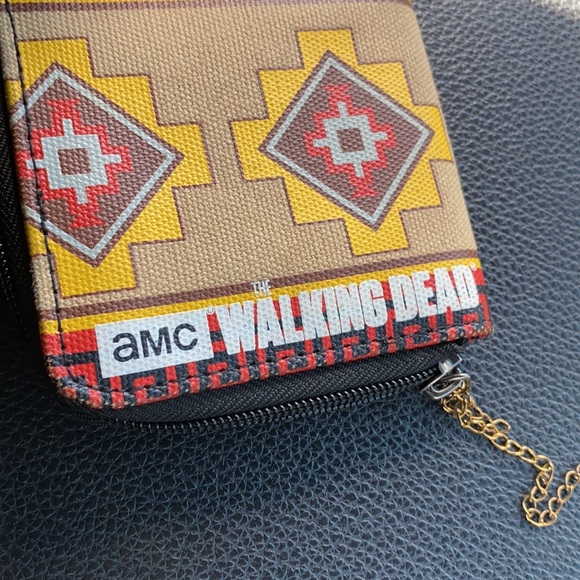 The Walking Dead: Fight The Dead, Fear The Living Wallet - Picture 3 of 5